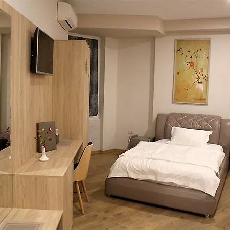 Park Tirana 3* Yzberishti
